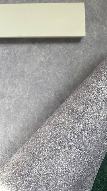 Шпалери вінілові на флізеліні гарячого тиснення Sintra Atmosphere під штукатурку однотонні бузкові 512357 Київ - фото 5