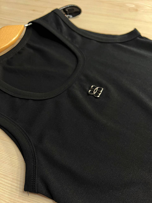 Майка женская A-N 25001 с широкими бретелями и металлическим значком буквы, черный, one size Киев - изображение 16