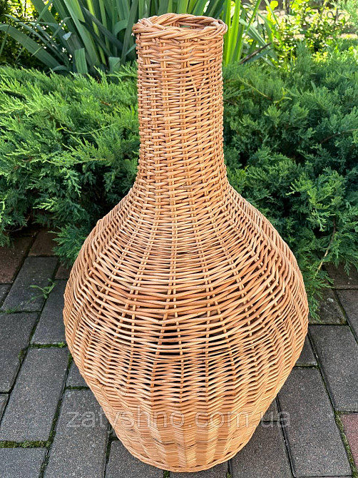 Люстра плетеная высокая в кафе Киев - изображение 5