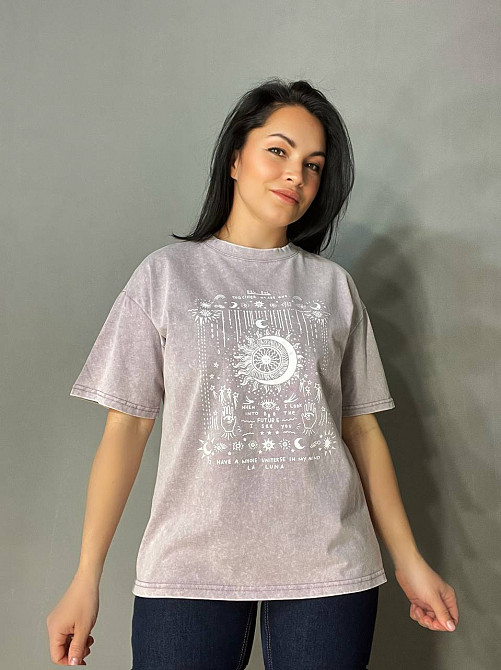 Футболка жіноча A-N 25062 оверсайз варена тай-дай з принтом місяць, бузковий, one size Київ - фото 11