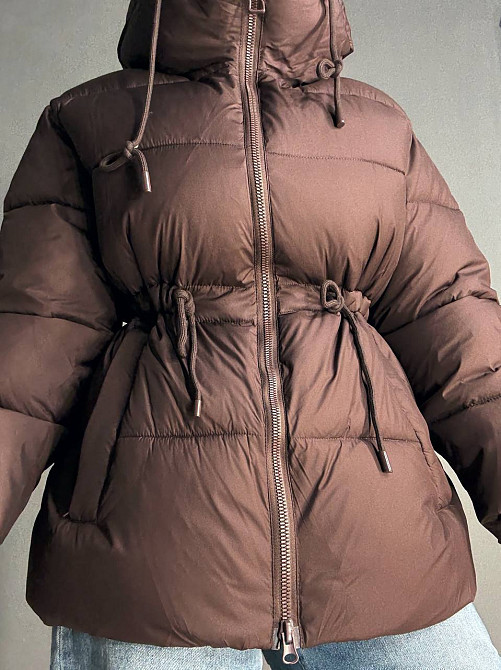 Куртка жіноча A-N 9020-1 подовжена з капюшоном і затяжкою талії коричнева, коричневий, 42 Київ - фото 17