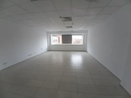 Офіс з гарним ремонтом, 6 поверх Самий центр міста (вул Шевченка) Зручне планування, просторі кімнати (див. план) Дніпро