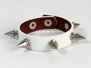 Браслет  белый на руку 