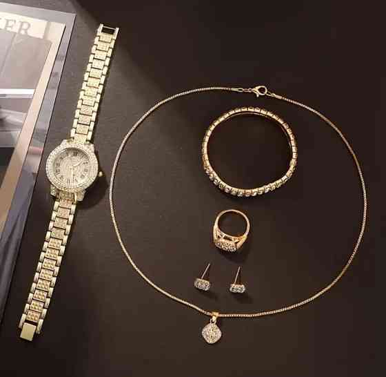 Подарунковий набір для жінок наручний годинник Римський браслет кільце ланцюжок з кулоном і сережки золотистий Київ