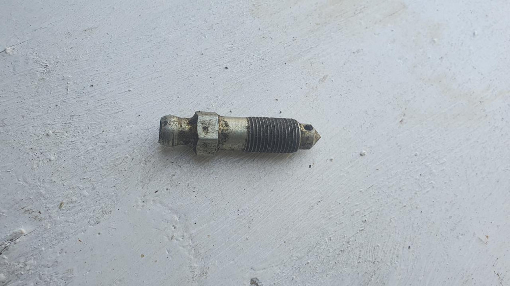 Штуцер тормозного цилиндра М10х1. Длина 45 мм. СССР. Харьков - изображение 1