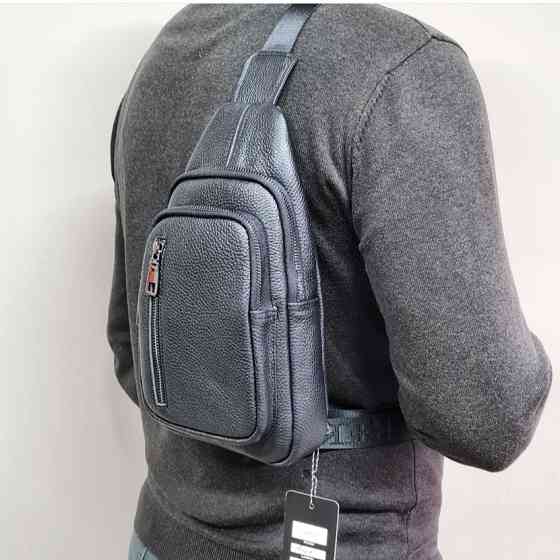 Брендова чоловіча нагрудна сумка рюкзак слінг з натуральної шкіри молодіжна шкіряна чорна сумочка на плече Київ