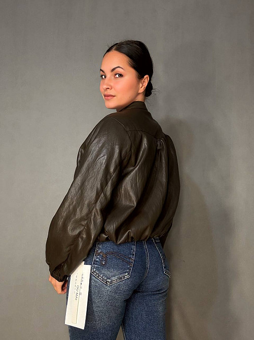 Куртка жіноча Ou Mai 3351 з екошкіри бомбер на блискавці комір-стійка оверсайз коричнева, коричневий, XL Київ - фото 4
