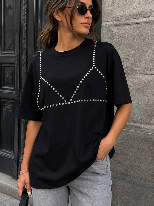 Футболка женская Yi Fang 320 oversize с декоративными заклепками бра one size, черный, one size Киев - изображение 15
