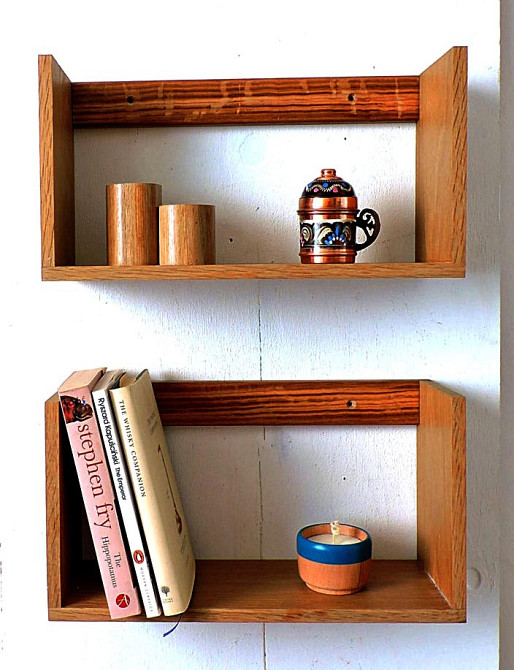 Настенная книжная полка 