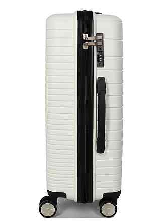 Чемодан полипропиленовый SNOWBALL MADISSON 33703 средний 66 см белый Киев