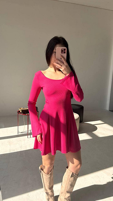 Женское стильное романтичное платье свободного кроя из трикотажа в рубчик Малина, 46/48 Одесса - изображение 3