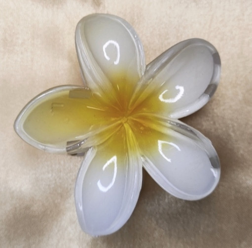 Заколка-крабік квітка Білий з жовтою серединкою Смела - изображение 2