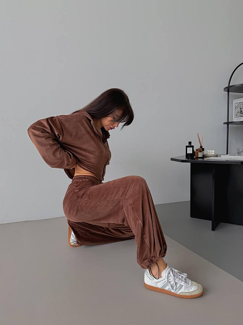 Жіночий м'який прогулянковий костюм-двійка: кофта та штани з велюру Шоколадний, 46/48 Одеса - фото 3