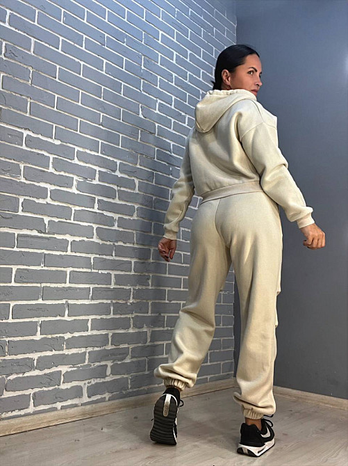 Костюм женский Quzen 478-480 короткое худи с капюшоном и брюки джоггеры на резинке флис светло бежевый, світло-бежевый, M Киев - изображение 6