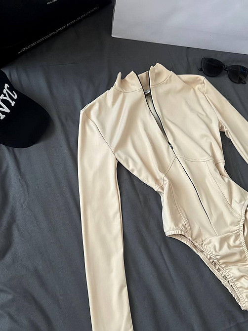 Женский стильный базовый боди из нежного микродайвинга. Беж Одесса - изображение 5