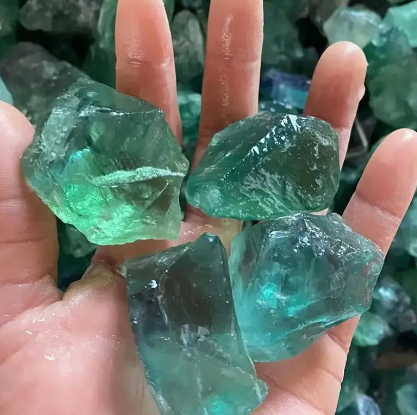 Натуральний кристал флюориту, 3.5-4 см Необроблені кристали флюориту. 1шт. Напівдорогоцінне каміння. Київ - фото 1