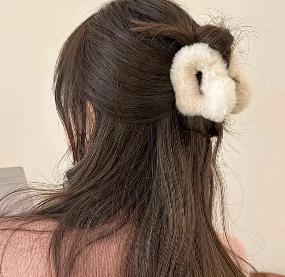 Шпилька крабік із хутра 