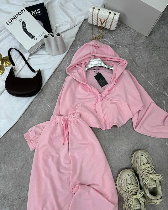 Женский практичный костюм с укороченной кофтой с капюшоном на молнии и свободных брюк палаццо двунитка Одесса - изображение 4