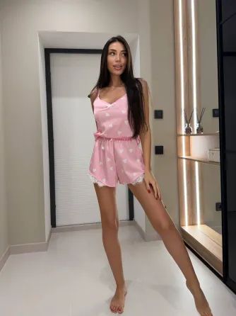 Легка, ніжна і дуже приємна до тіла — піжамка, у якій хочеться відпочивати та насолоджуватися вечором. Одеса