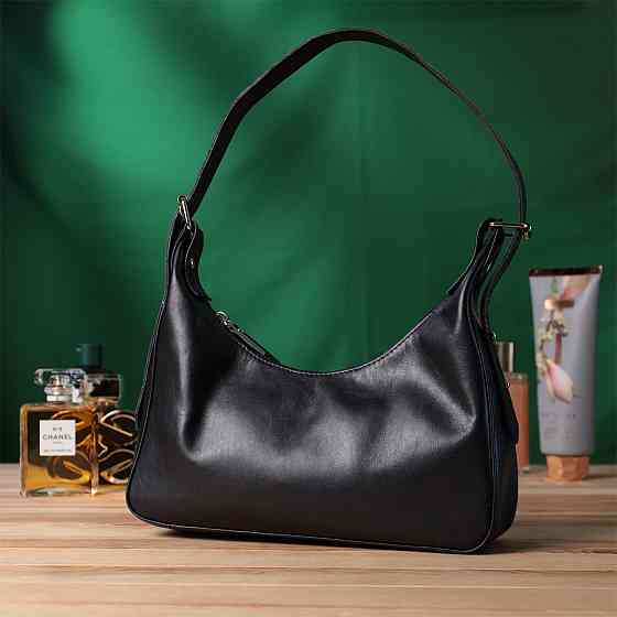 Женская сумка багет с регулируемым ремнем из гладкой натуральной кожи Shvigel 22834 Черная Киев