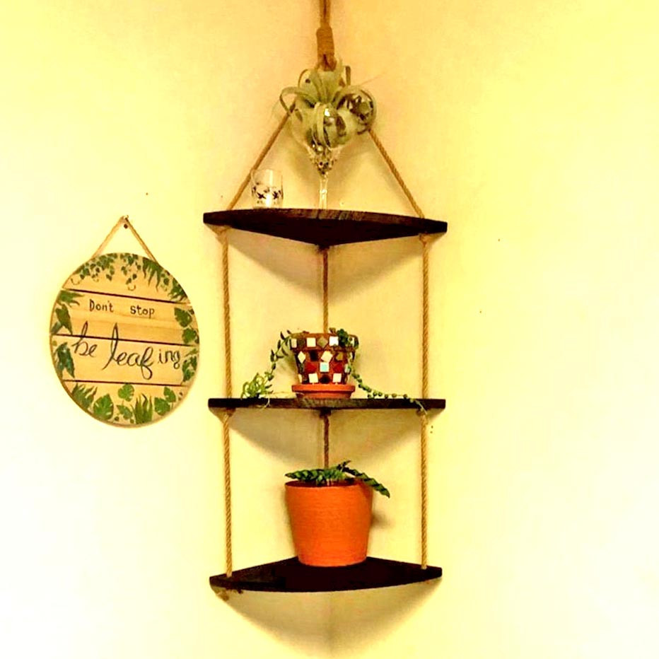 Угловая настенная полка 