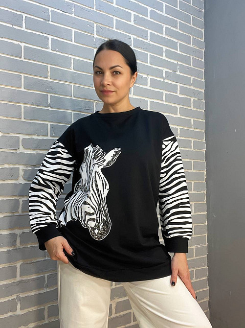 Свитшот женский LSK 6030 удлиненный зебра камни one size, черный, one size Киев - изображение 2