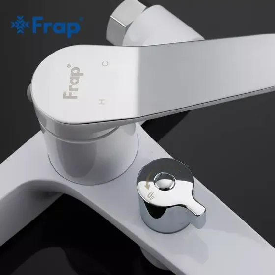 Змішувач для ванни з душовим гарнітуром Frap F3245 білий/хром Київ