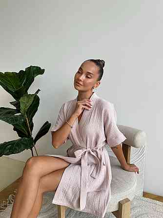 Халат жіночий літній бавовна з мусліну короткий COSY Hawaii з коротким рукавом на запах з кишенями пудровий Одеса