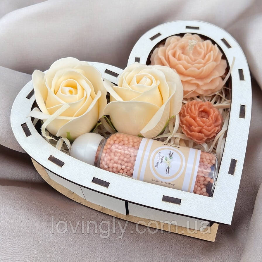 Символічний подарунок у коробці-серці для жінки: свічка ручної роботи, мильні квіти, аромасаше Ірпінь - фото 6
