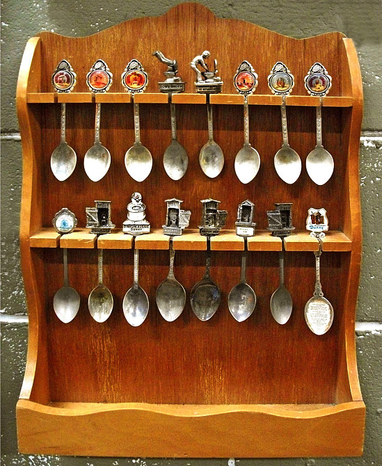 Полиця для колекції ложок "Молтон" охра Миколаїв - фото 1