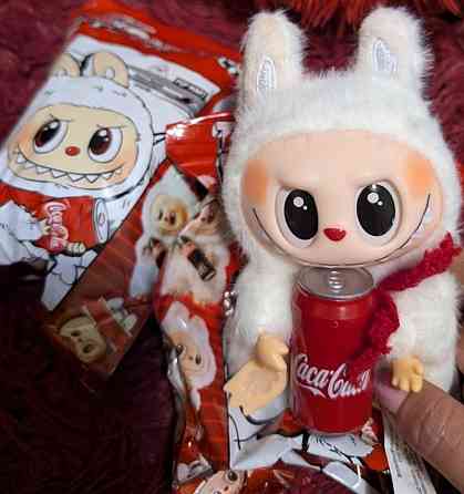 МУЗИЧНА Labubu Лабубу Кока Кола м'яка іграшка-брелок. Киев