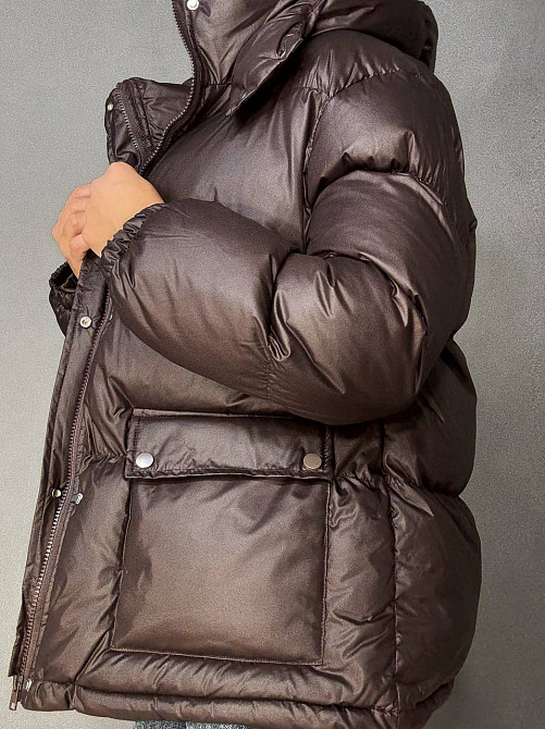 Куртка жіноча A-N 30046 глянцева пуффер подовжена з капюшоном S-M, коричневий, SM Київ - фото 6