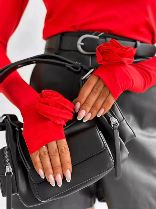 Жіночий романтичний лонгслів з витонченими трояндами на руках трикотаж масло Одеса - фото 6