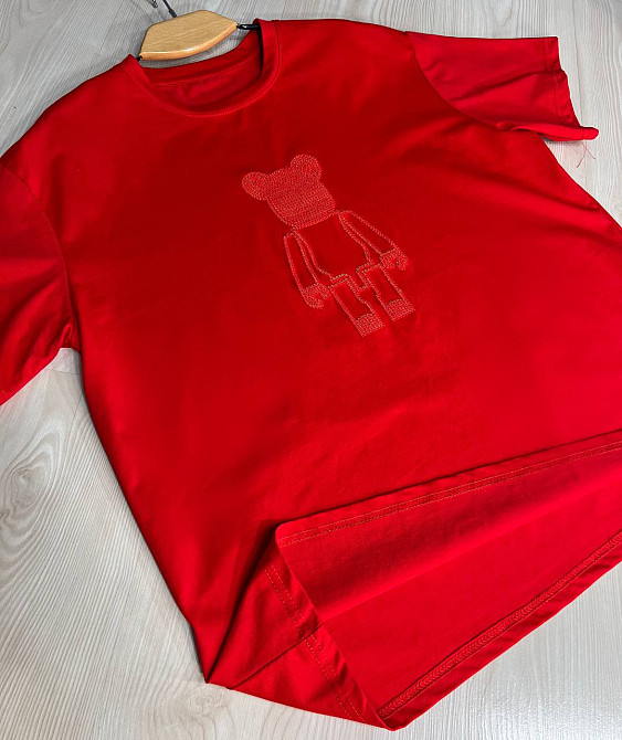 Футболка жіноча A-N 2396 оверсайз з ведмедиком та блискітками, червоний, one size Київ - фото 19