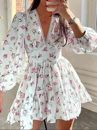 Женское романтичное мини платье в цветочный принт с кружевом софт / штапель Одесса