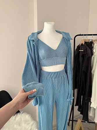 Женский легкий базовый костюм тройка: рубашка топ и штаны плиссе 42/46, Голубой Одесса