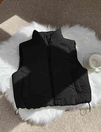 Жіноча укорочена жилетка з кишенями на блискавці плащівка на синтепоні Чорний, 46/48 Одеса