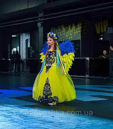 Жовта святкова сукня в патріотичних кольорах Кривий Ріг