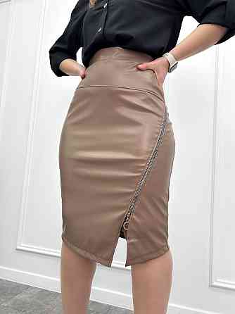 Юбка из экокожи до колена 