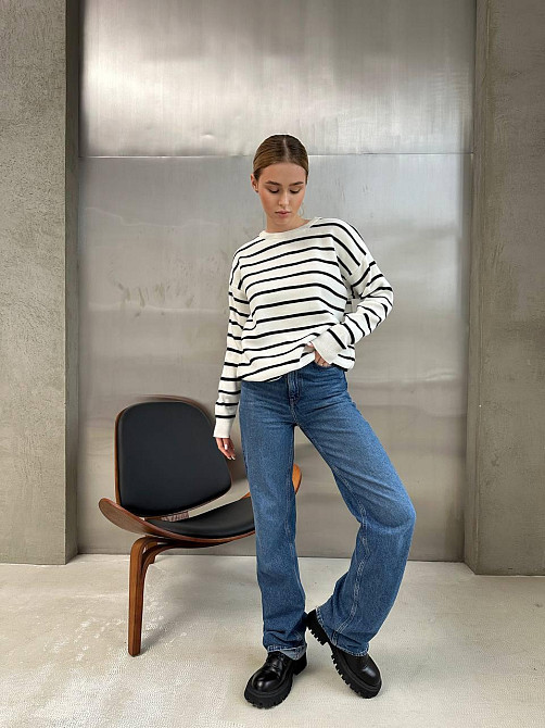 Жіночий базовий смугастий светр оверсайз шерсть 70% акрил 30% Білий Одеса - фото 5
