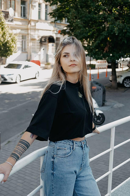 Футболка женская укороченная с лимонами Черный 42/44 Харьков - изображение 4