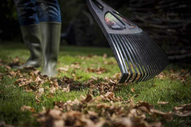 Веерные Грабли для Листьев 27 зубьев Fiskars 