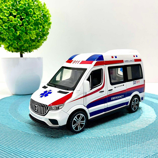 Машинка Mercedes Sprinter Швидка допомога металопластик звук підсвічування інерція відчиняються двері ігрові фігурки Біла (2408 C) Чернігів - фото 4