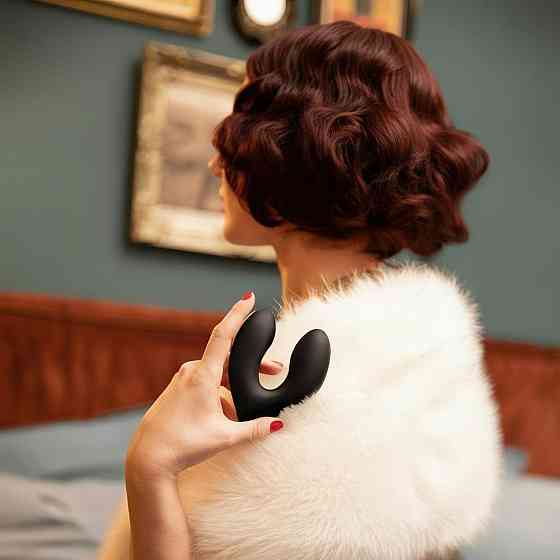 Вибратор Rosy Gold – Wearable Vibrator with Luxury Charging Case – Black Sex Aura Киев