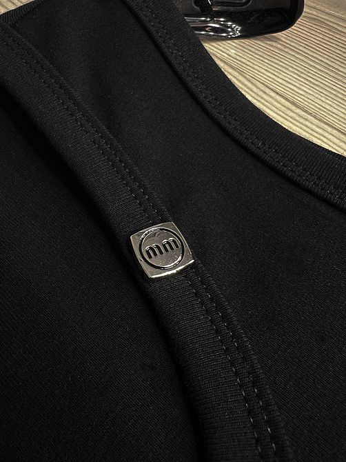 Майка женская A-N 25015 базовая трикотажная на широких бретелях с металлическим значком, черный, one size Киев - изображение 16