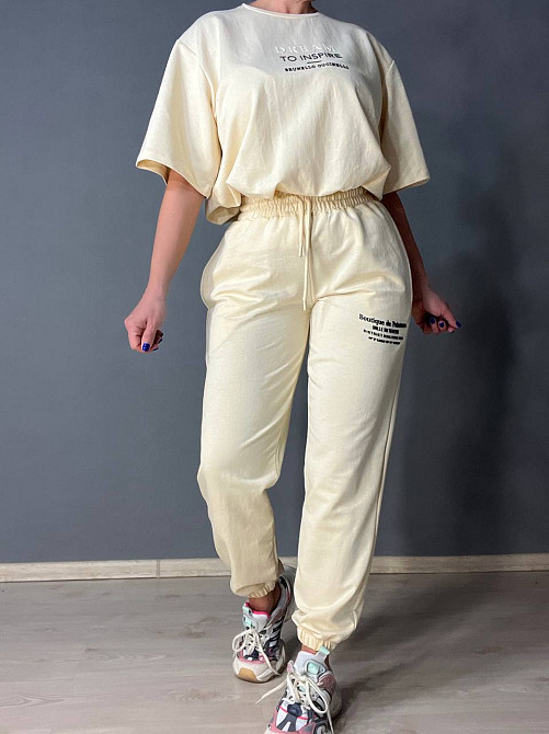 Костюм жіночий CAPPITONE 3161 оверсайз футболка та джогери з написом бежевий, бежевий, L Київ - фото 2