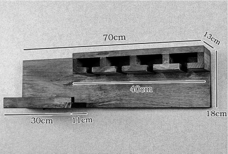 Настенная винная полка 