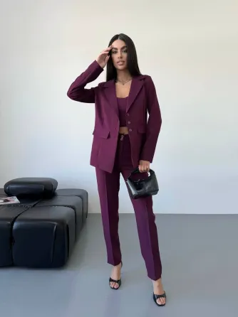 Стильный брючный костюм-тройка с курткой Одесса
