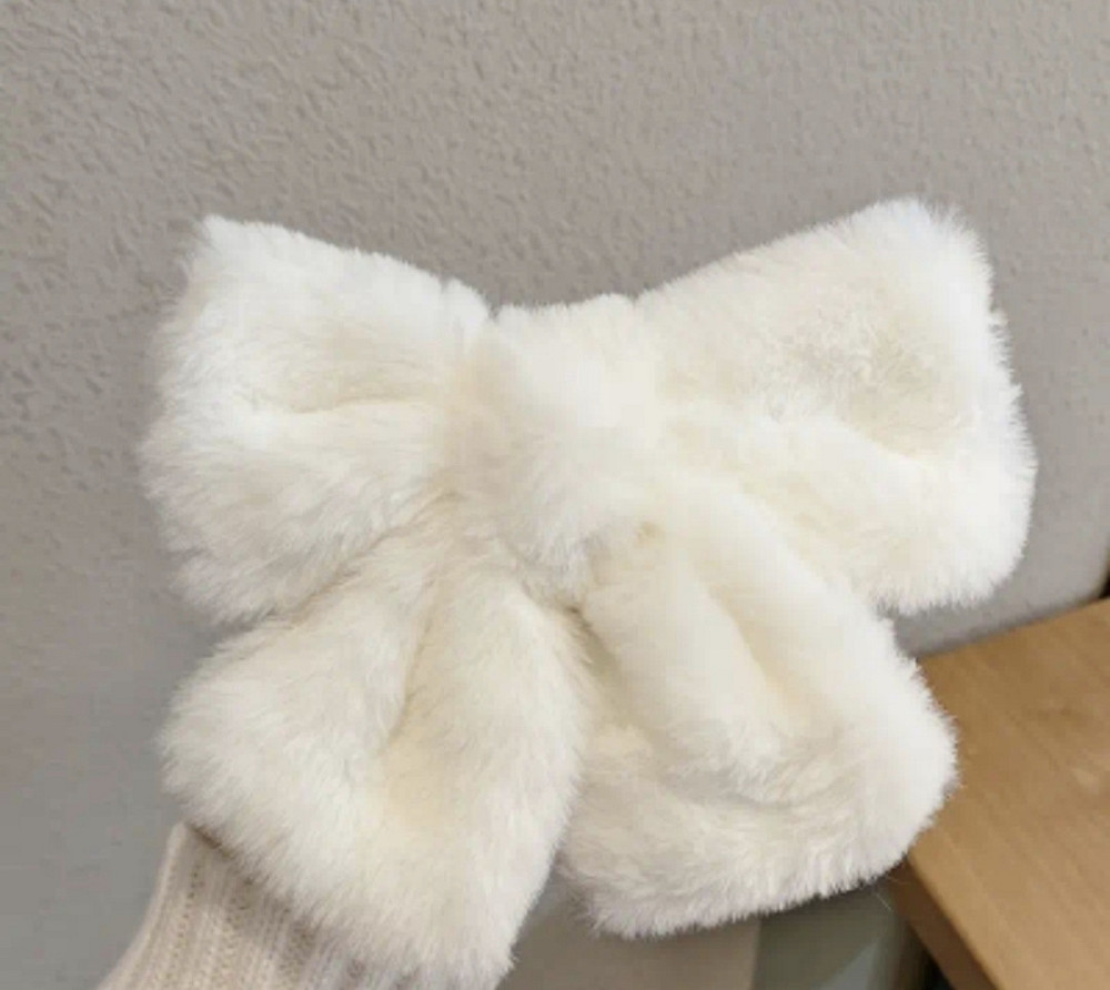 Заколка-автомат зі штучного хутра 