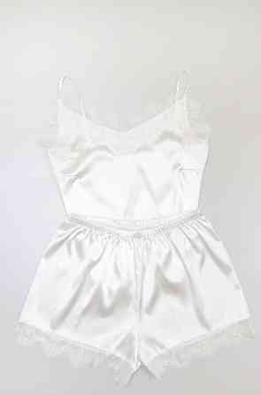 Піжама жіноча атласна майка і шорти з мереживом Білий 44 Харків